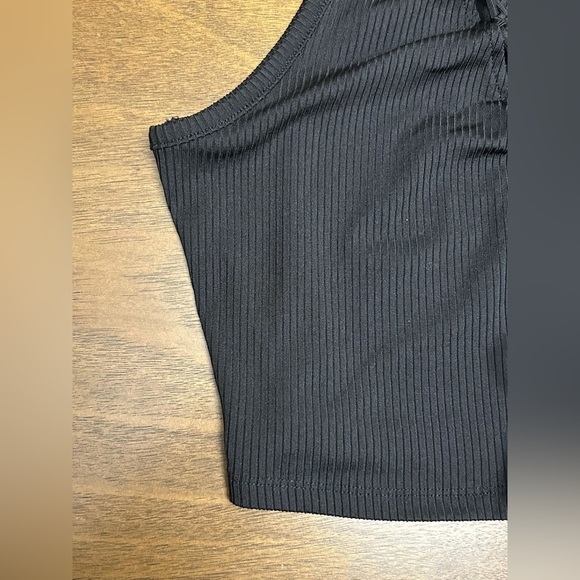 H&M Womens Top Size M Black Cropped Sleeveless Tank Stretch (0314) - Picture 6 of 8